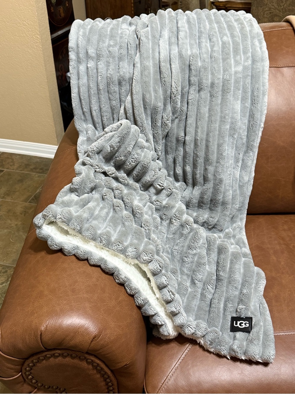 New UGG Avery Light Gray Ribbed Throw with Sherpa Backing